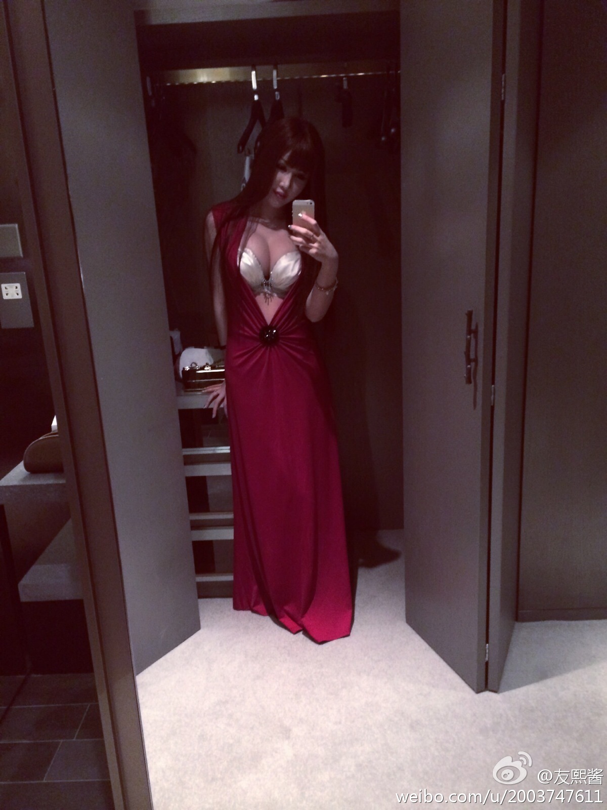 G罩美胸 火爆的辣子 友熙酱 微博自拍破解私密图片 2